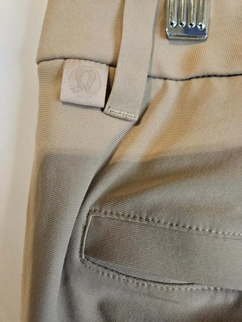 Lululemon Men's Slim Fit Performance Golf Pants Tan Size 30